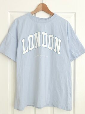 H&M London Graphic Tee Size L